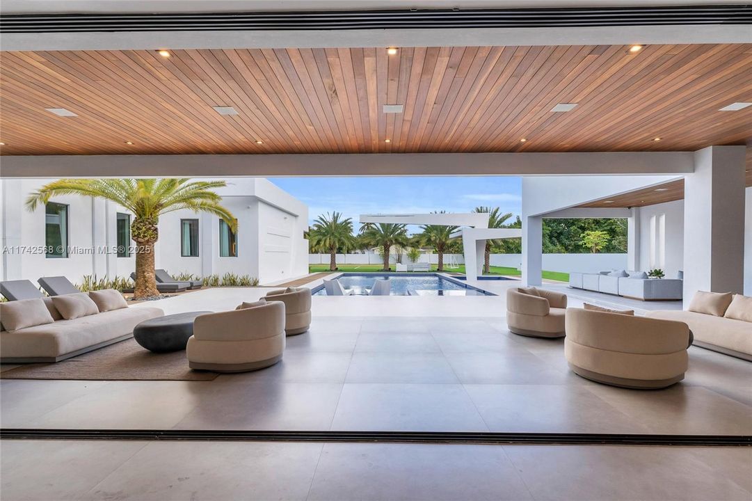 For Sale: $6,550,000 (5 beds, 5 baths, 5620 Square Feet)