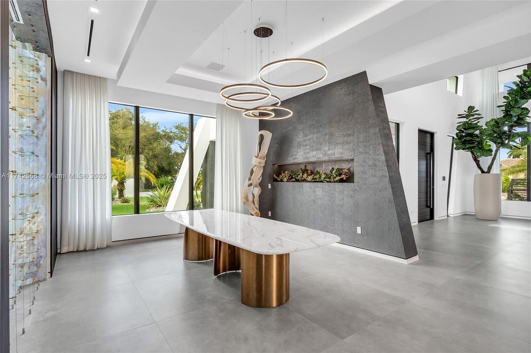 For Sale: $6,550,000 (5 beds, 5 baths, 5620 Square Feet)