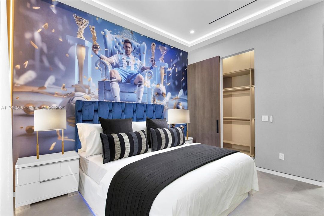 For Sale: $6,550,000 (5 beds, 5 baths, 5620 Square Feet)