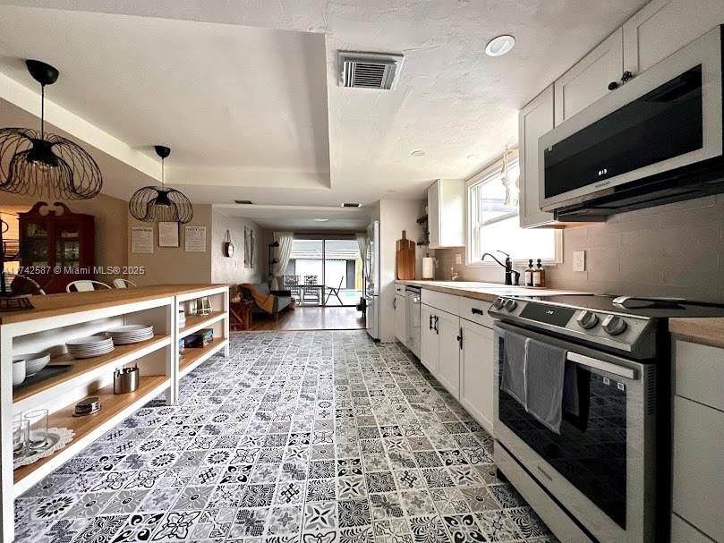 For Sale: $780,000 (3 beds, 2 baths, 1472 Square Feet)