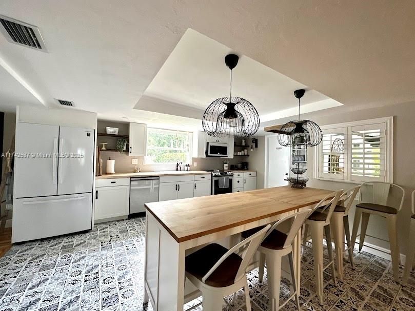 For Sale: $780,000 (3 beds, 2 baths, 1472 Square Feet)