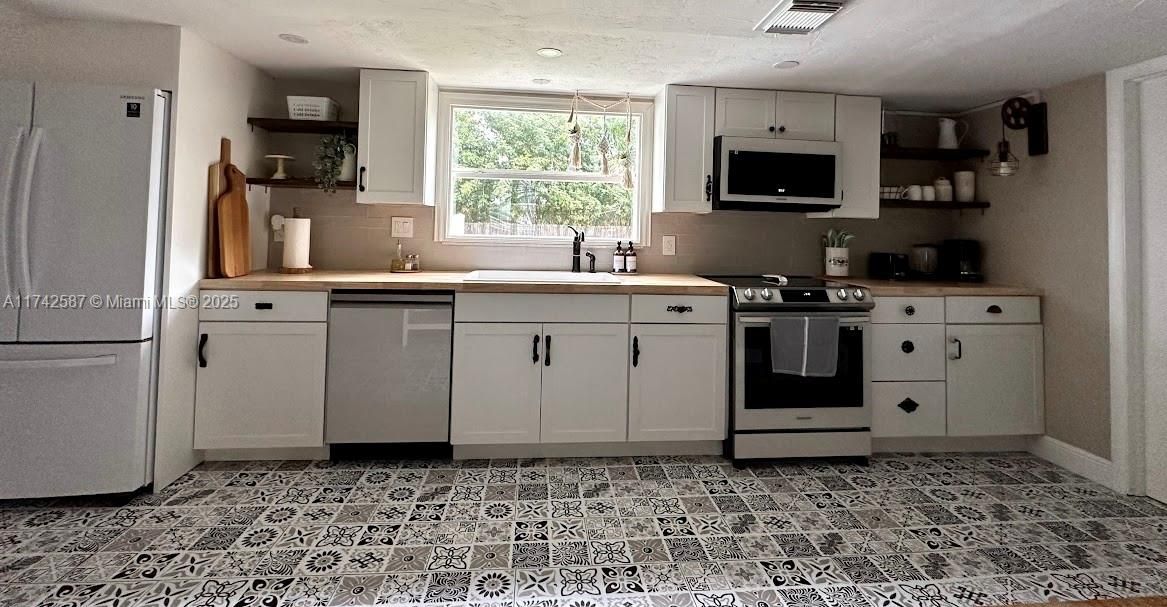 For Sale: $780,000 (3 beds, 2 baths, 1472 Square Feet)