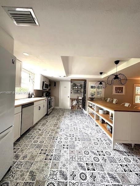 For Sale: $780,000 (3 beds, 2 baths, 1472 Square Feet)