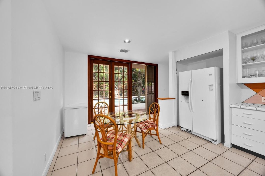 Vendido Recientemente: $2,190,000 (5 camas, 4 baños, 4464 Pies cuadrados)