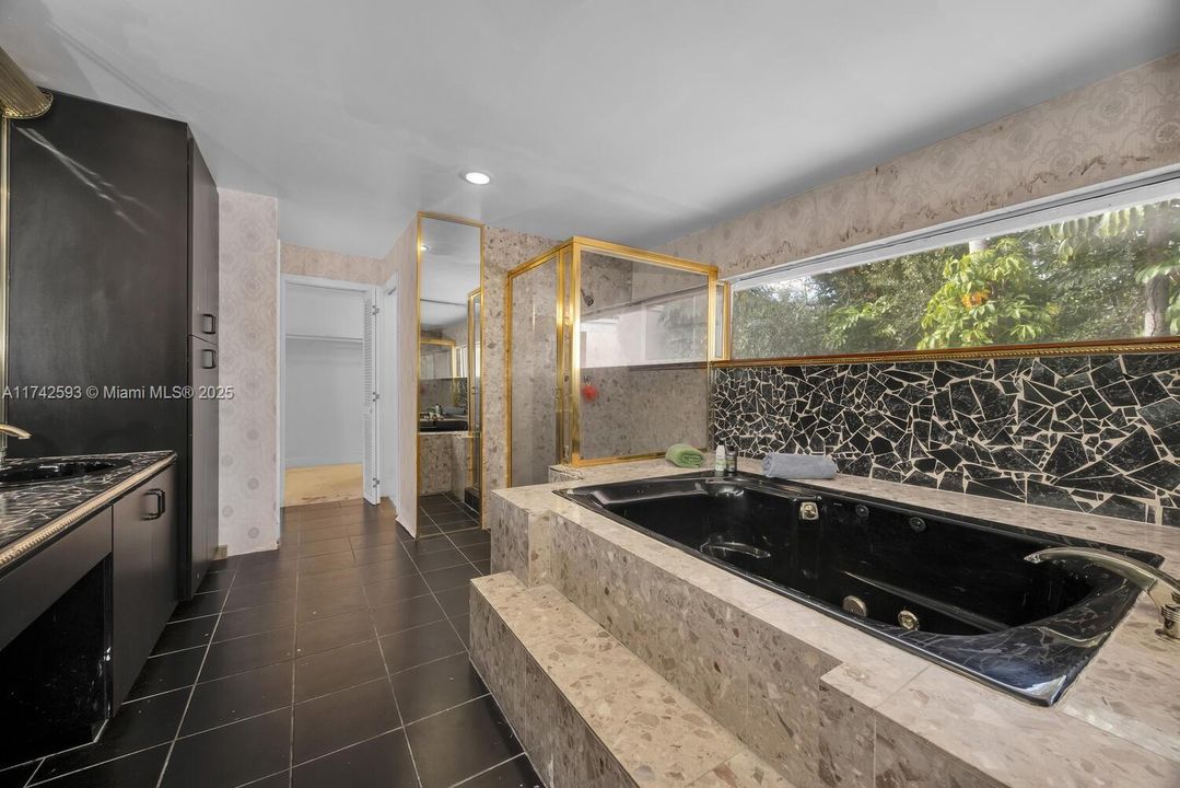 Vendido Recientemente: $2,190,000 (5 camas, 4 baños, 4464 Pies cuadrados)