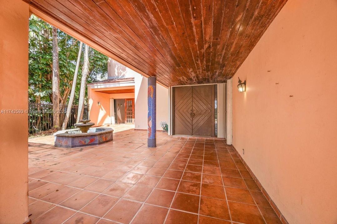 Vendido Recientemente: $2,190,000 (5 camas, 4 baños, 4464 Pies cuadrados)