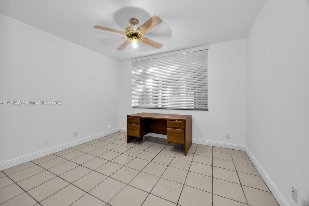 Vendido Recientemente: $2,190,000 (5 camas, 4 baños, 4464 Pies cuadrados)