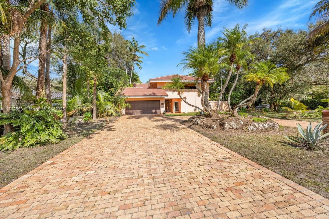 Vendido Recientemente: $2,190,000 (5 camas, 4 baños, 4464 Pies cuadrados)