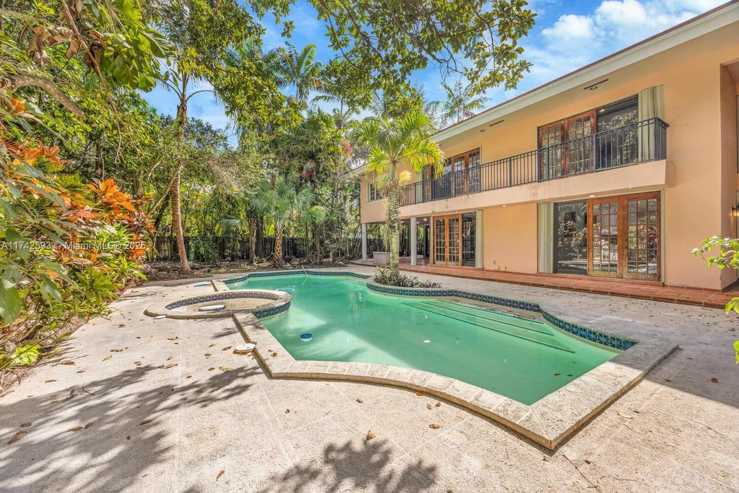 Vendido Recientemente: $2,190,000 (5 camas, 4 baños, 4464 Pies cuadrados)