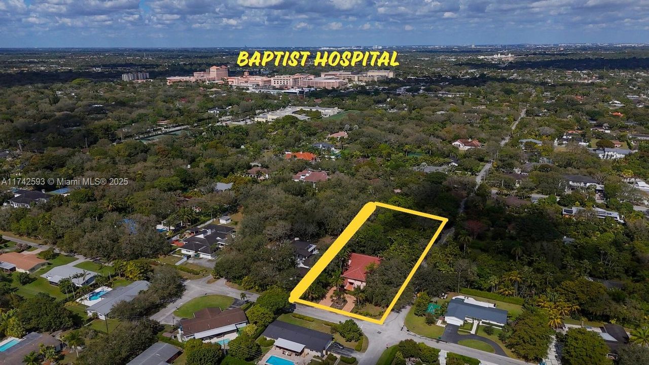 Vendido Recientemente: $2,190,000 (5 camas, 4 baños, 4464 Pies cuadrados)