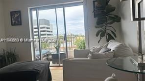 Recently Rented: $2,100 (1 beds, 1 baths, 764 Square Feet)