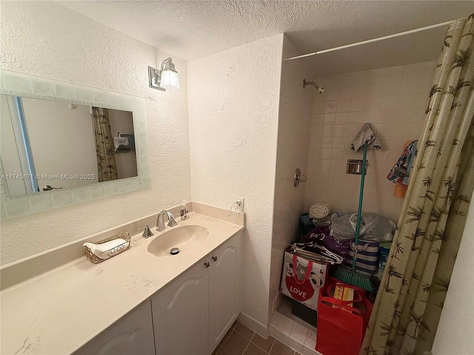 Vendido Recientemente: $415,000 (1 camas, 2 baños, 790 Pies cuadrados)