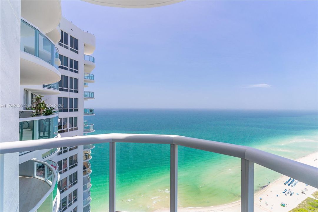 Recently Sold: $1,850,000 (2 beds, 2 baths, 1322 Square Feet)