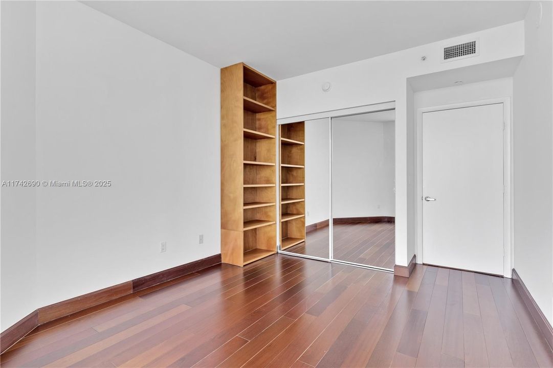 Recently Sold: $1,850,000 (2 beds, 2 baths, 1322 Square Feet)