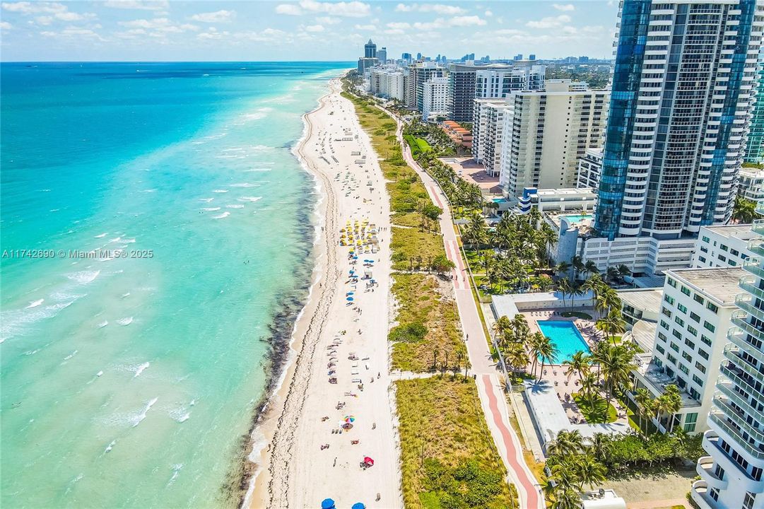 Recently Sold: $1,850,000 (2 beds, 2 baths, 1322 Square Feet)