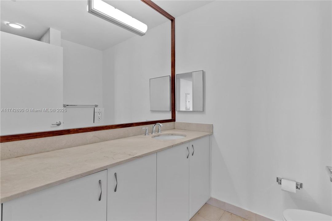 Recently Sold: $1,850,000 (2 beds, 2 baths, 1322 Square Feet)