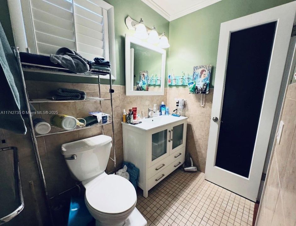 3/2 Master Bathroom (Shower Only)