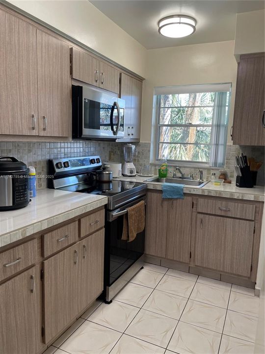 待售: $150,000 (1 贝兹, 1 浴室, 736 平方英尺)