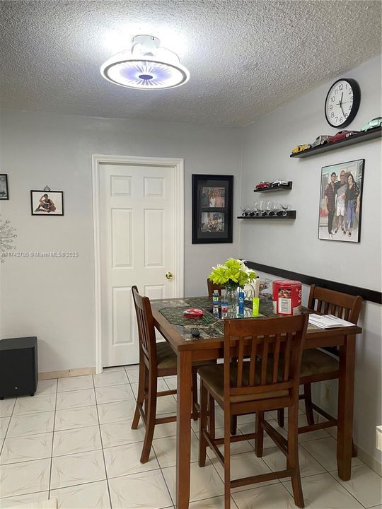 待售: $150,000 (1 贝兹, 1 浴室, 736 平方英尺)