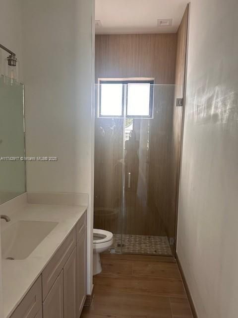 合同活跃: $1,199,990 (5 贝兹, 4 浴室, 3120 平方英尺)