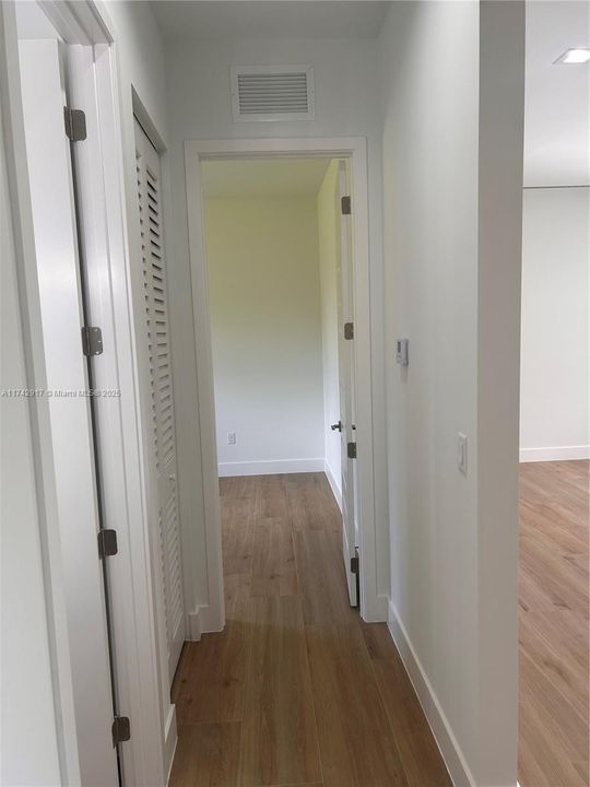 合同活跃: $1,199,990 (5 贝兹, 4 浴室, 3120 平方英尺)