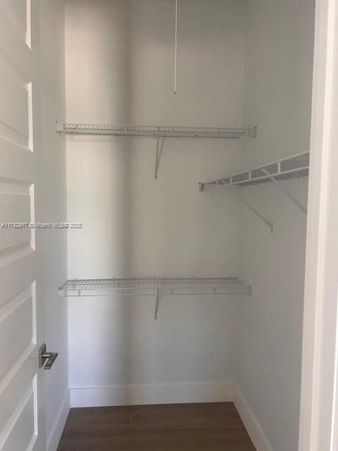 合同活跃: $1,199,990 (5 贝兹, 4 浴室, 3120 平方英尺)