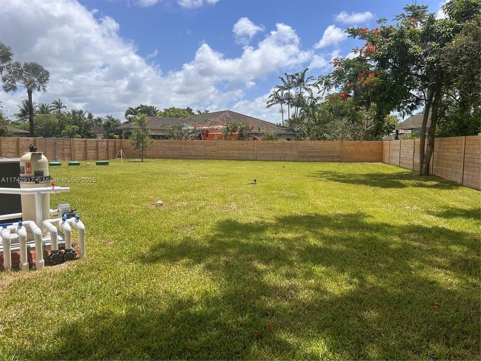 合同活跃: $1,199,990 (5 贝兹, 4 浴室, 3120 平方英尺)