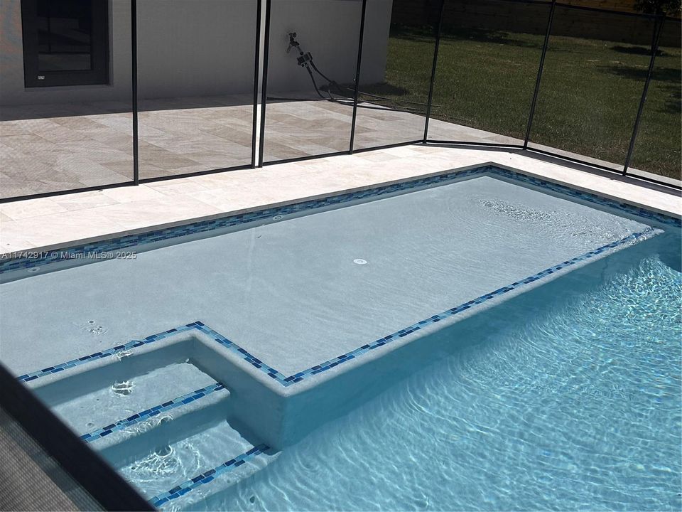 合同活跃: $1,199,990 (5 贝兹, 4 浴室, 3120 平方英尺)