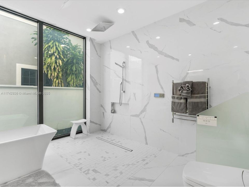 Vendido Recientemente: $3,995,000 (4 camas, 5 baños, 3951 Pies cuadrados)