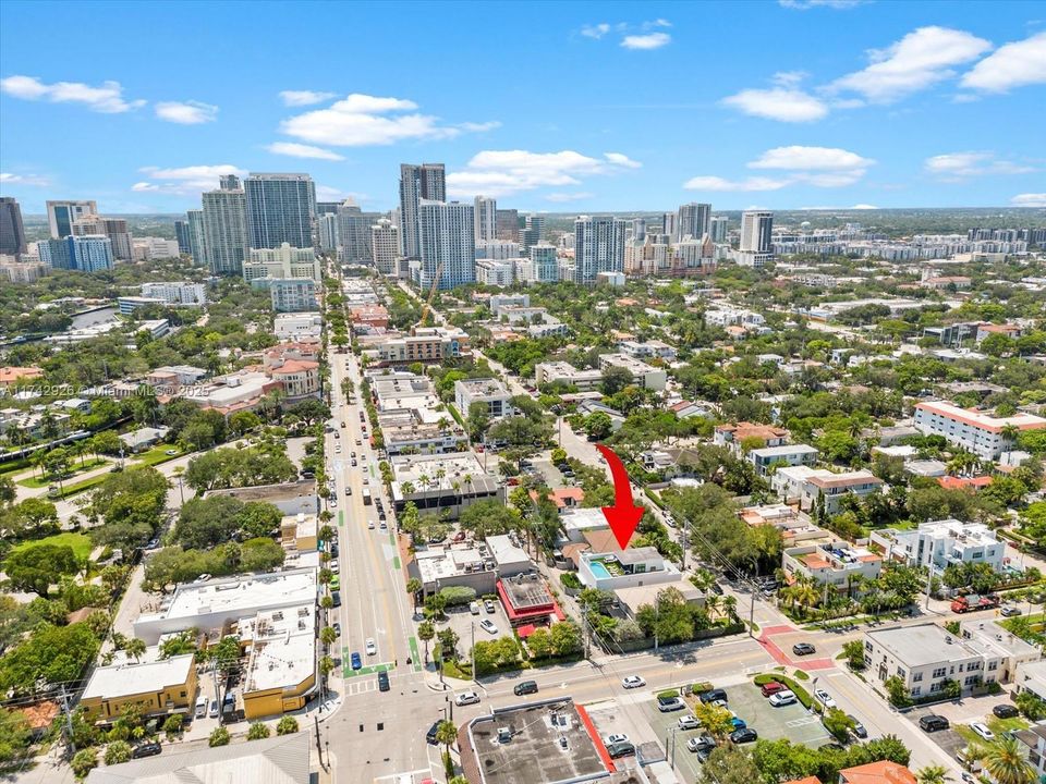 Vendido Recientemente: $3,995,000 (4 camas, 5 baños, 3951 Pies cuadrados)