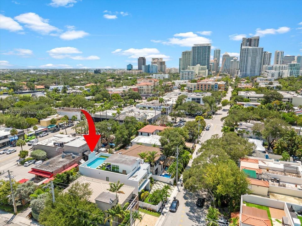 Vendido Recientemente: $3,995,000 (4 camas, 5 baños, 3951 Pies cuadrados)