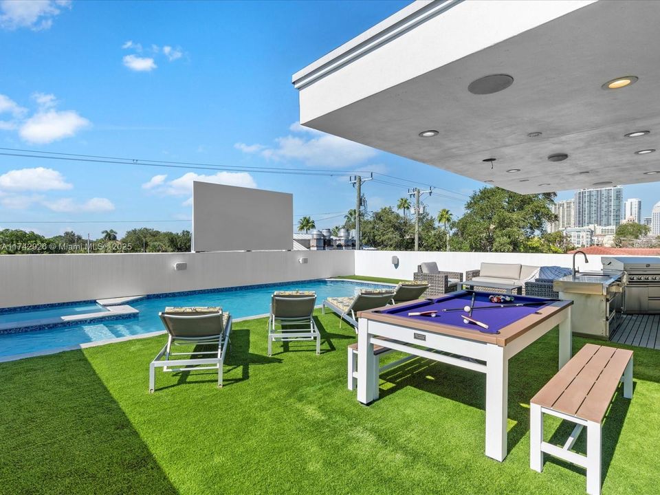 Vendido Recientemente: $3,995,000 (4 camas, 5 baños, 3951 Pies cuadrados)