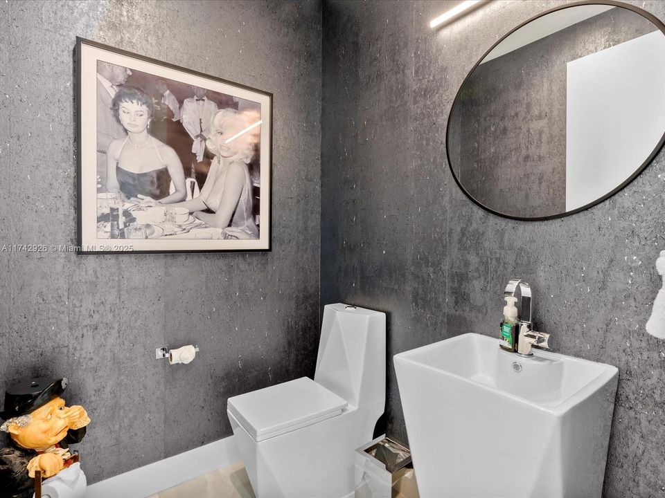 Vendido Recientemente: $3,995,000 (4 camas, 5 baños, 3951 Pies cuadrados)