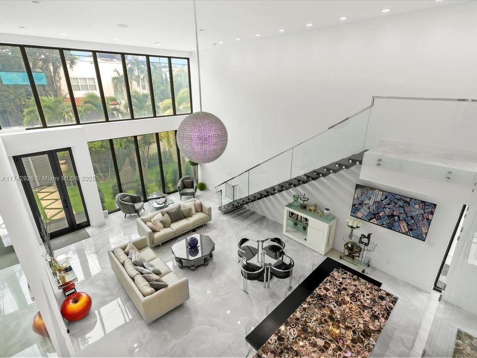 Vendido Recientemente: $3,995,000 (4 camas, 5 baños, 3951 Pies cuadrados)