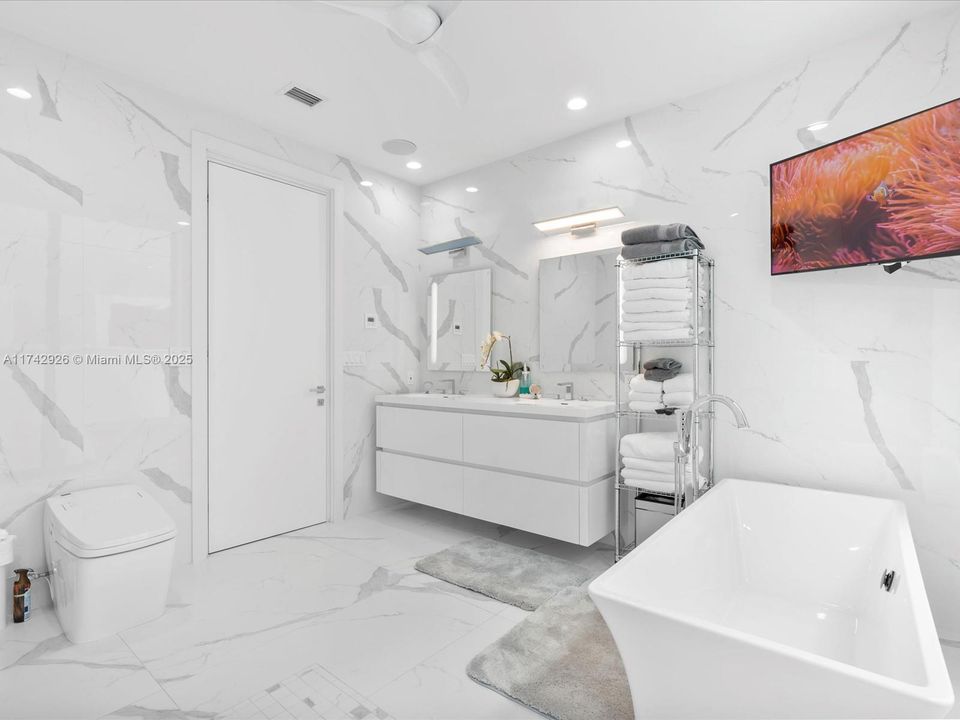 Vendido Recientemente: $3,995,000 (4 camas, 5 baños, 3951 Pies cuadrados)