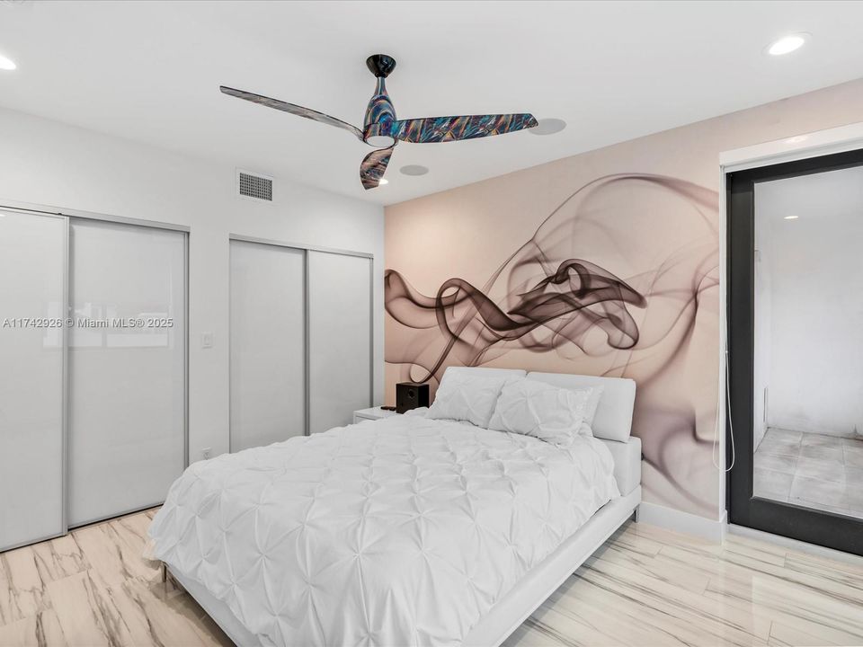 Vendido Recientemente: $3,995,000 (4 camas, 5 baños, 3951 Pies cuadrados)