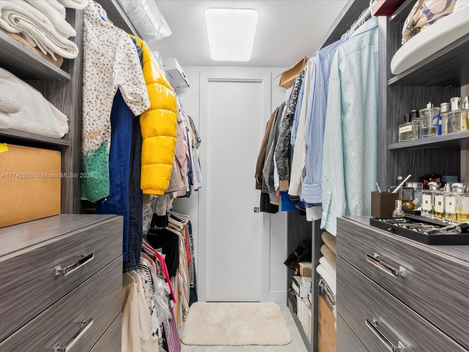 Vendido Recientemente: $3,995,000 (4 camas, 5 baños, 3951 Pies cuadrados)