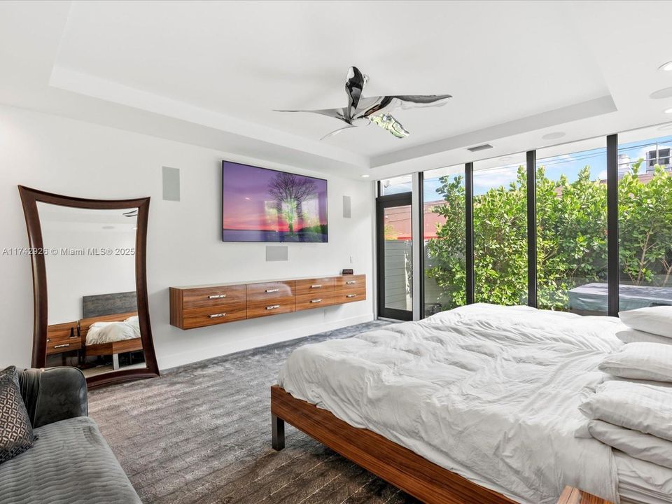 Vendido Recientemente: $3,995,000 (4 camas, 5 baños, 3951 Pies cuadrados)