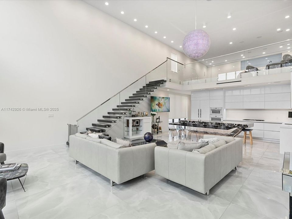 Vendido Recientemente: $3,995,000 (4 camas, 5 baños, 3951 Pies cuadrados)