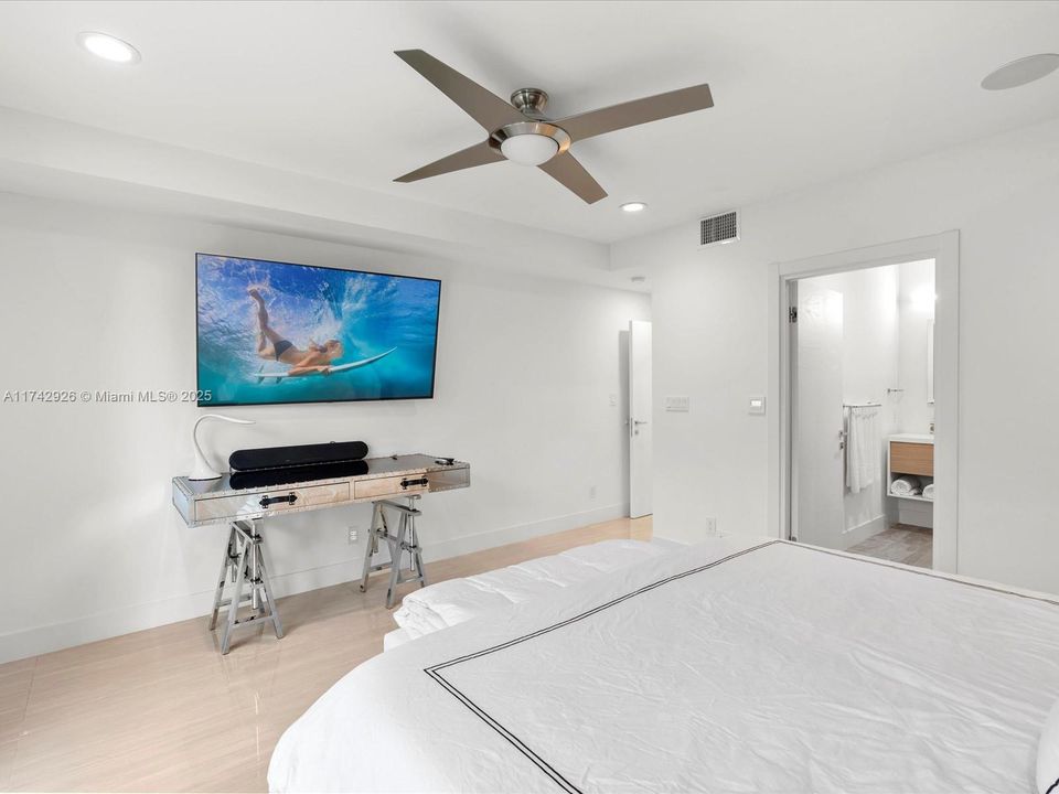 Vendido Recientemente: $3,995,000 (4 camas, 5 baños, 3951 Pies cuadrados)