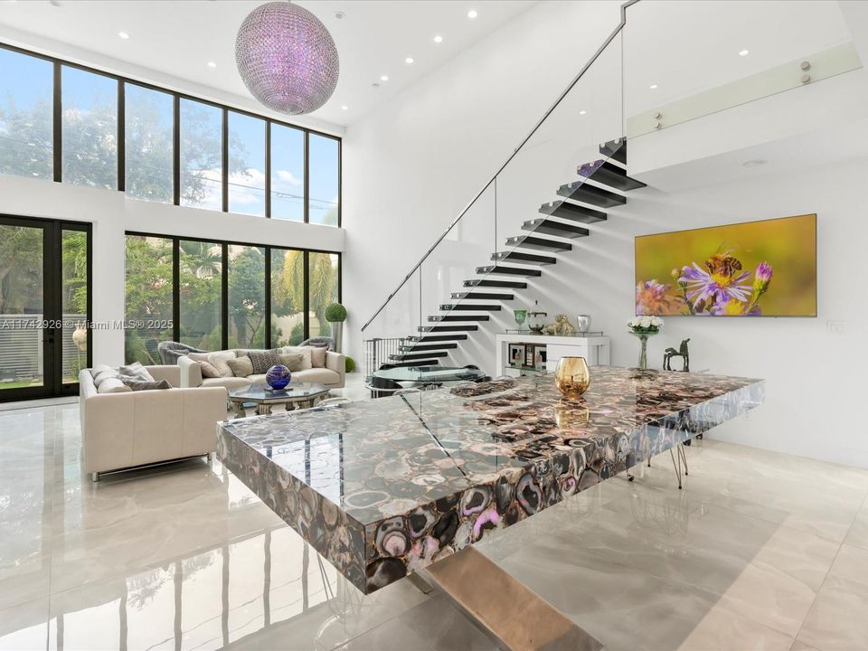 Vendido Recientemente: $3,995,000 (4 camas, 5 baños, 3951 Pies cuadrados)