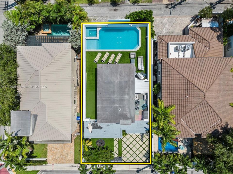 Vendido Recientemente: $3,995,000 (4 camas, 5 baños, 3951 Pies cuadrados)