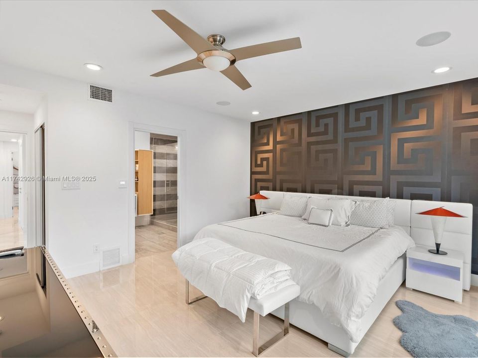 Vendido Recientemente: $3,995,000 (4 camas, 5 baños, 3951 Pies cuadrados)