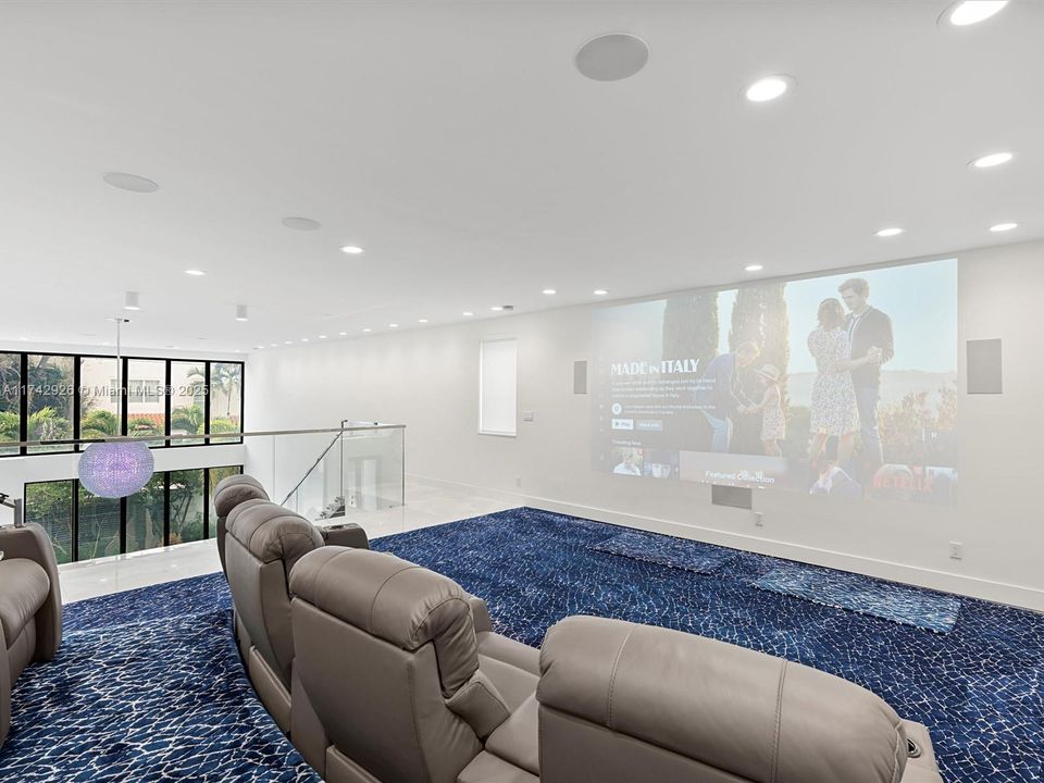 Vendido Recientemente: $3,995,000 (4 camas, 5 baños, 3951 Pies cuadrados)