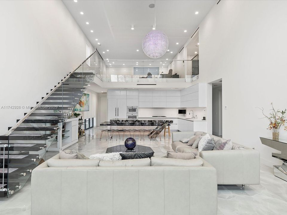 Vendido Recientemente: $3,995,000 (4 camas, 5 baños, 3951 Pies cuadrados)