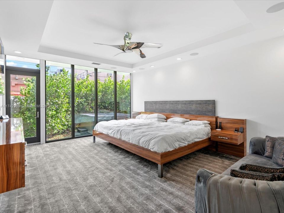 Vendido Recientemente: $3,995,000 (4 camas, 5 baños, 3951 Pies cuadrados)