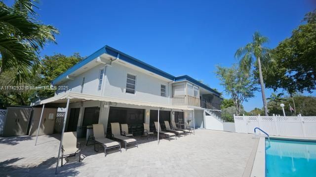 Vendido Recientemente: $79,000 (2 camas, 2 baños, 850 Pies cuadrados)