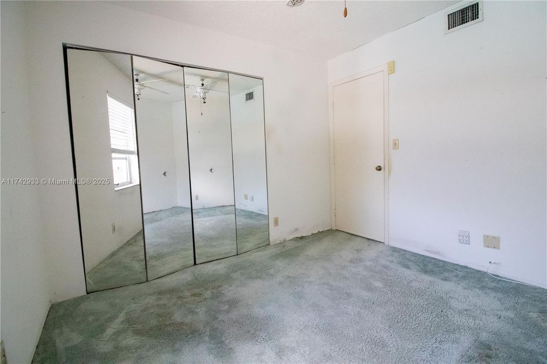 Vendido Recientemente: $79,000 (2 camas, 2 baños, 850 Pies cuadrados)