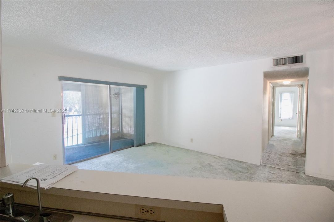 Vendido Recientemente: $79,000 (2 camas, 2 baños, 850 Pies cuadrados)