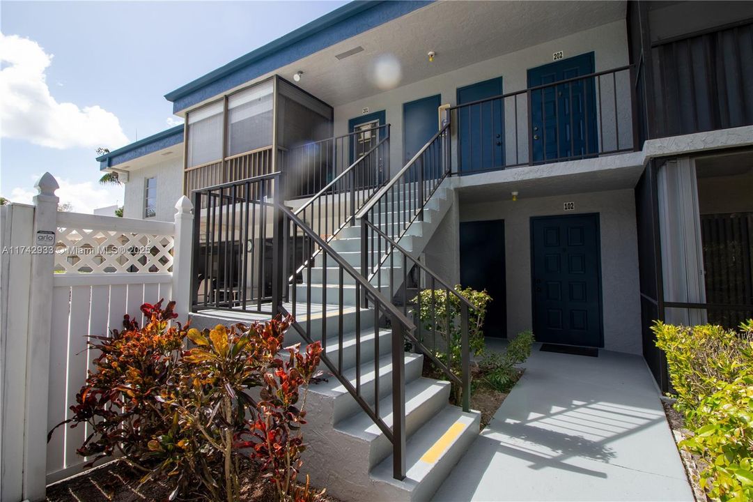 Vendido Recientemente: $79,000 (2 camas, 2 baños, 850 Pies cuadrados)